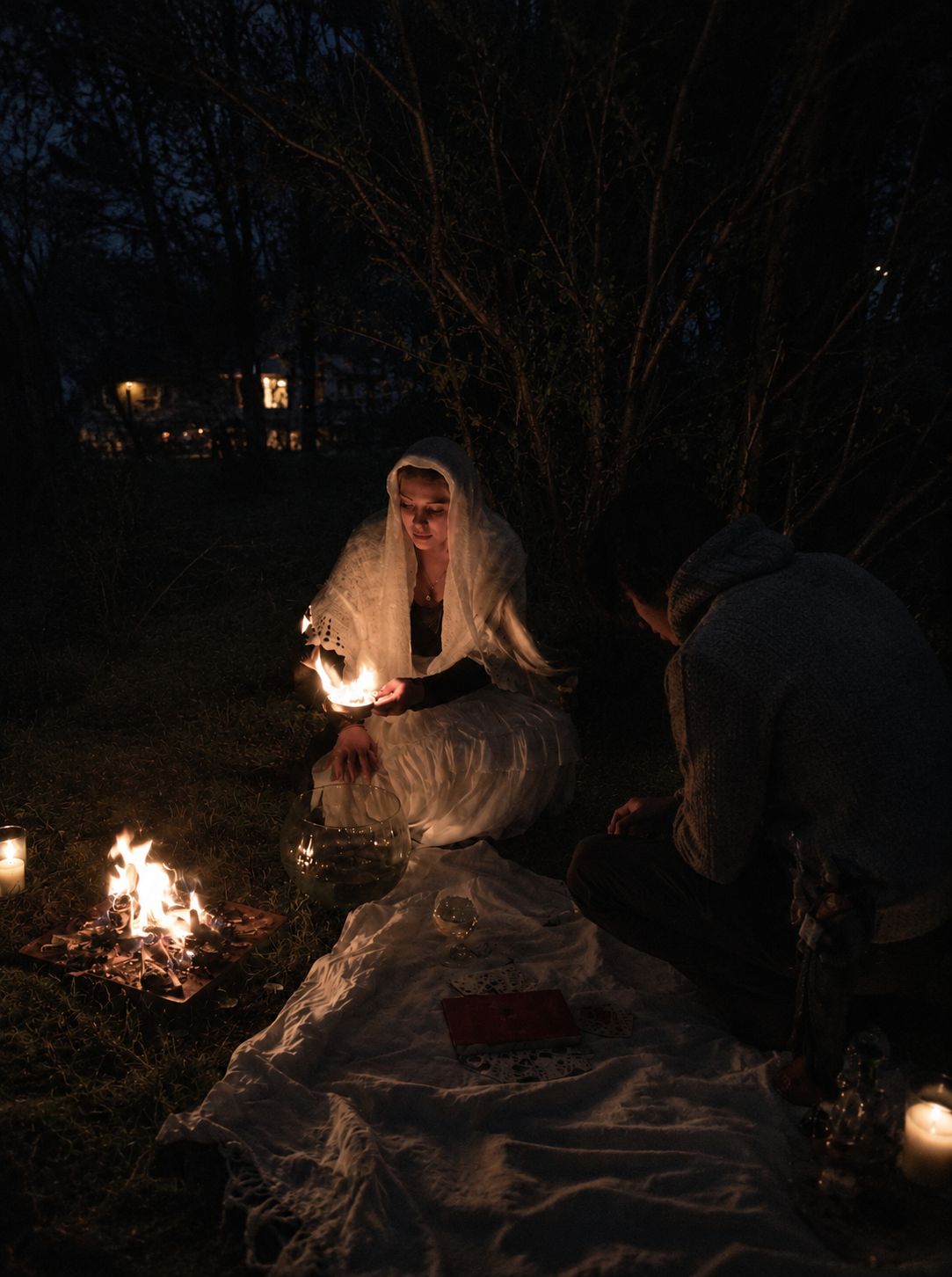 Maria Isabela în timpul unui ritual de dezlegare la lumina focului sacru